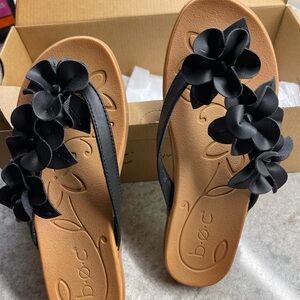 b.o.c. Women's Black Floral Sandals